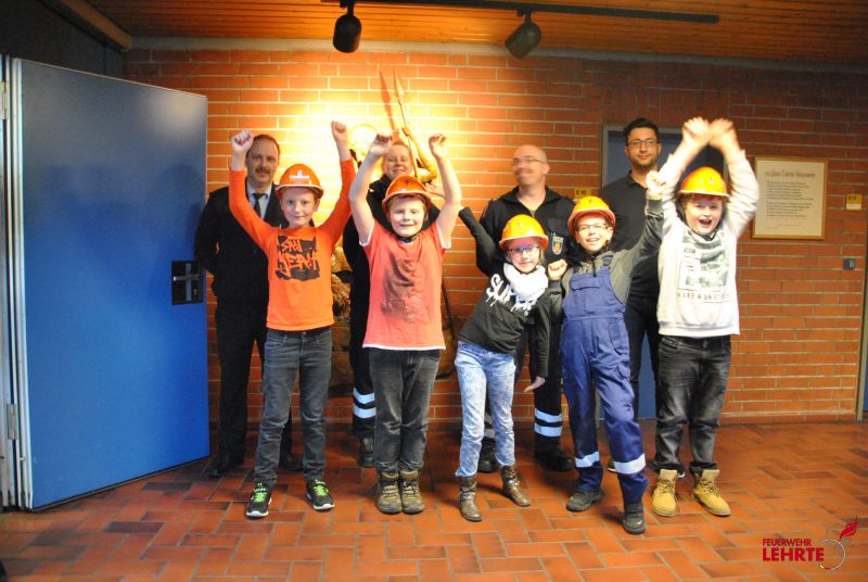 Feuerwehr Lehrte - 180301 jf uebergabe