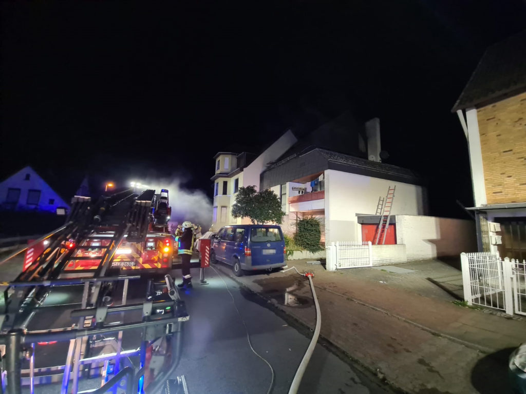 Feuerwehr Lehrte - 2020 07 26 Kellerbrand Lehrte 2