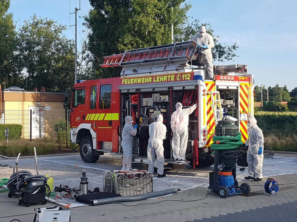 Feuerwehr Lehrte - Reinigung Asbest 1