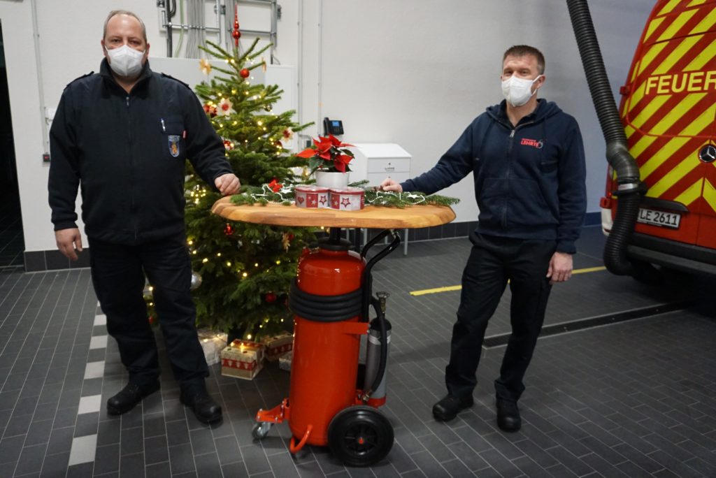 Feuerwehr Lehrte - 20201128 Uebergabe Stehtisch