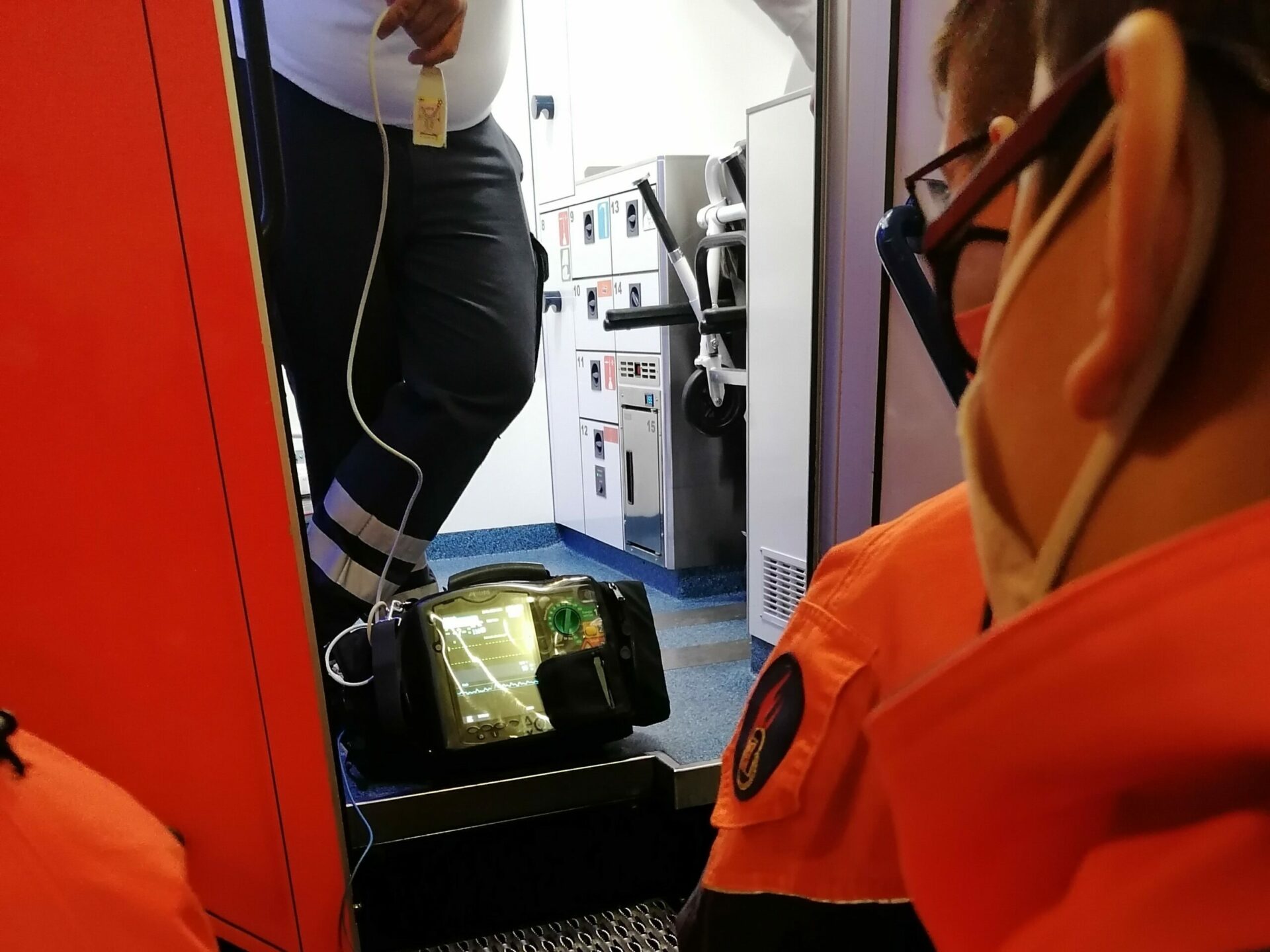 Feuerwehr Lehrte - 20211108 Rettungswache 1 scaled