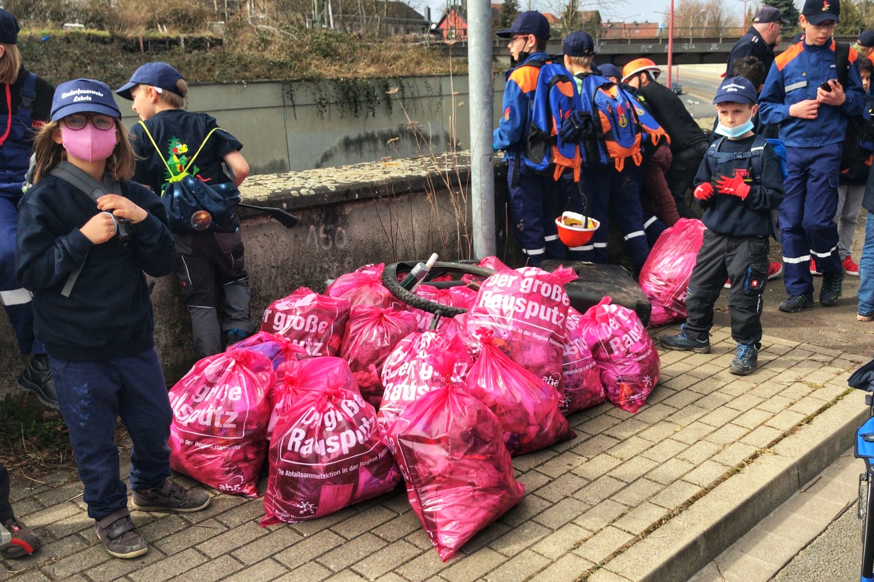 Feuerwehr Lehrte - 1648395035367