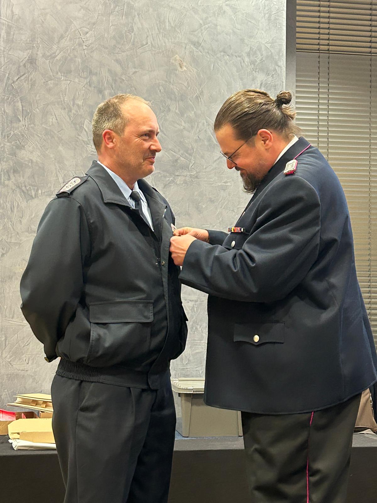 Jugendwart Carsten Rohland erhält Niedersächsisches Ehrenzeichen der Jugendfeuerwehr