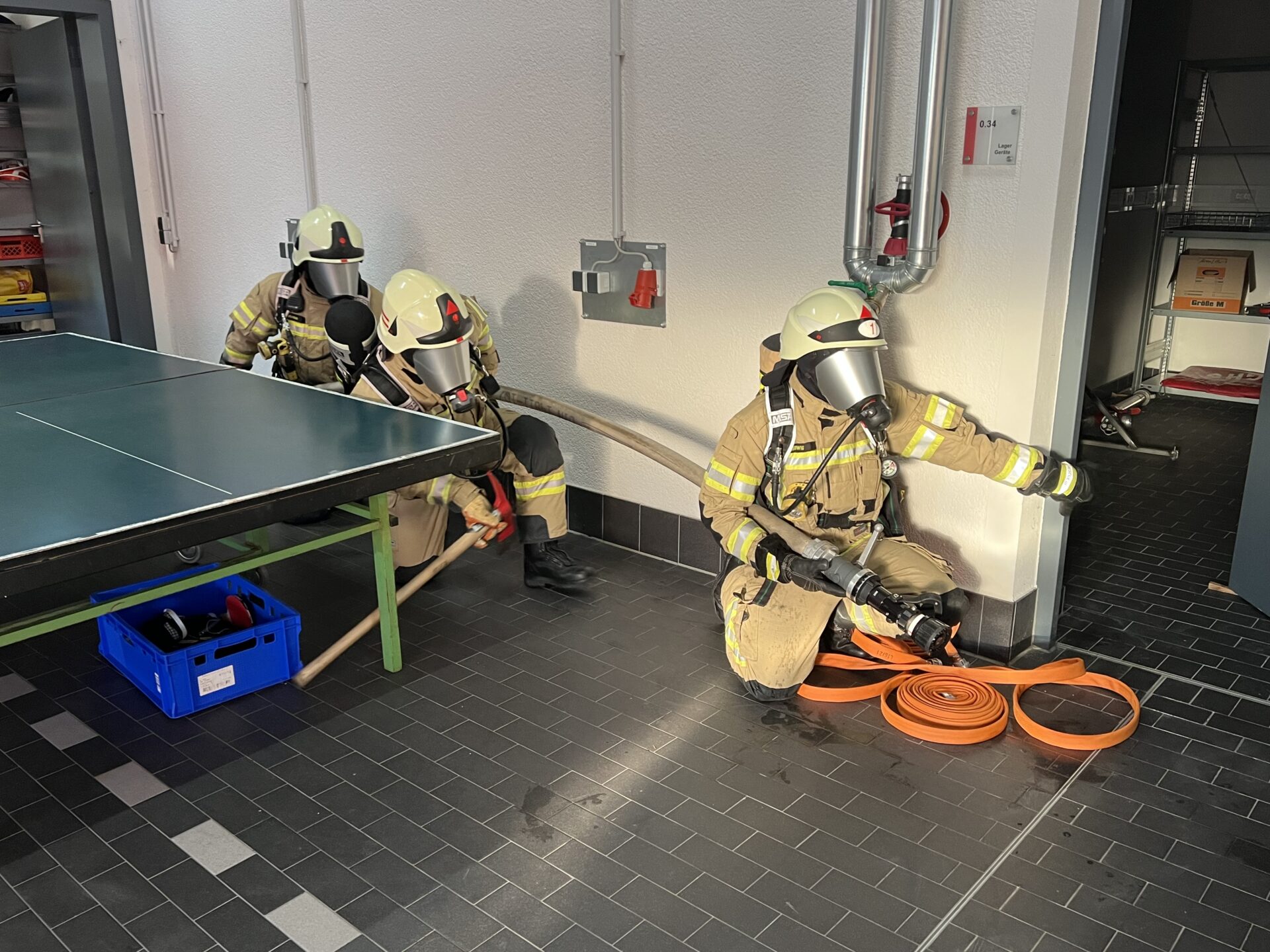 Atemschutzgeräteträger bei der Ausbildung