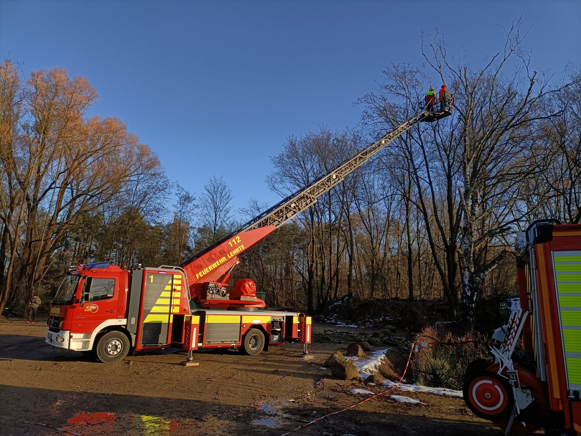 Feuerwehr Lehrte - 20231209 Motorsaegen fortbildung 1