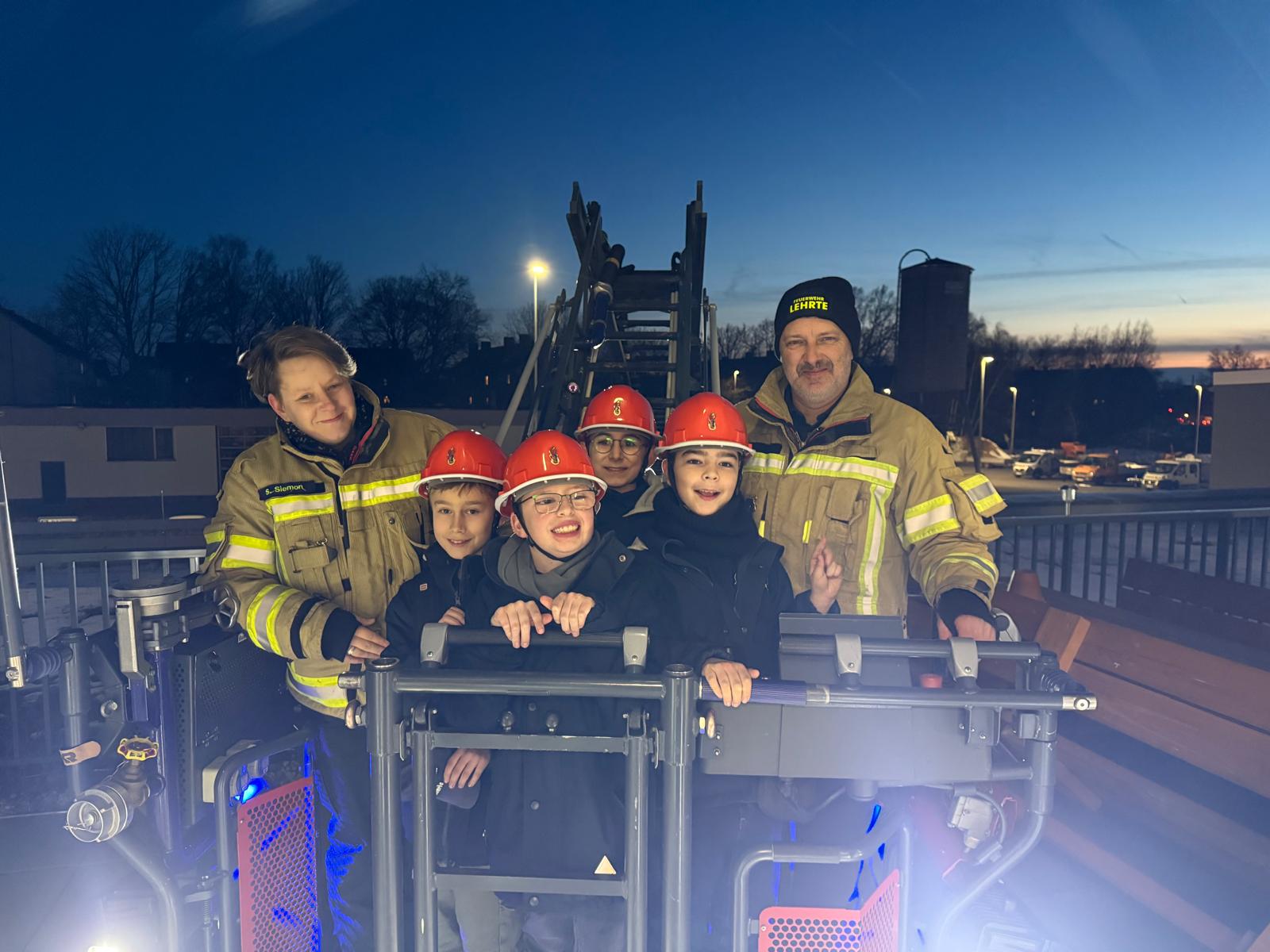 Feuerwehr Lehrte - 20250219 KF Flaemmchenuebergabe uebergang jugendfeuerwehr 5