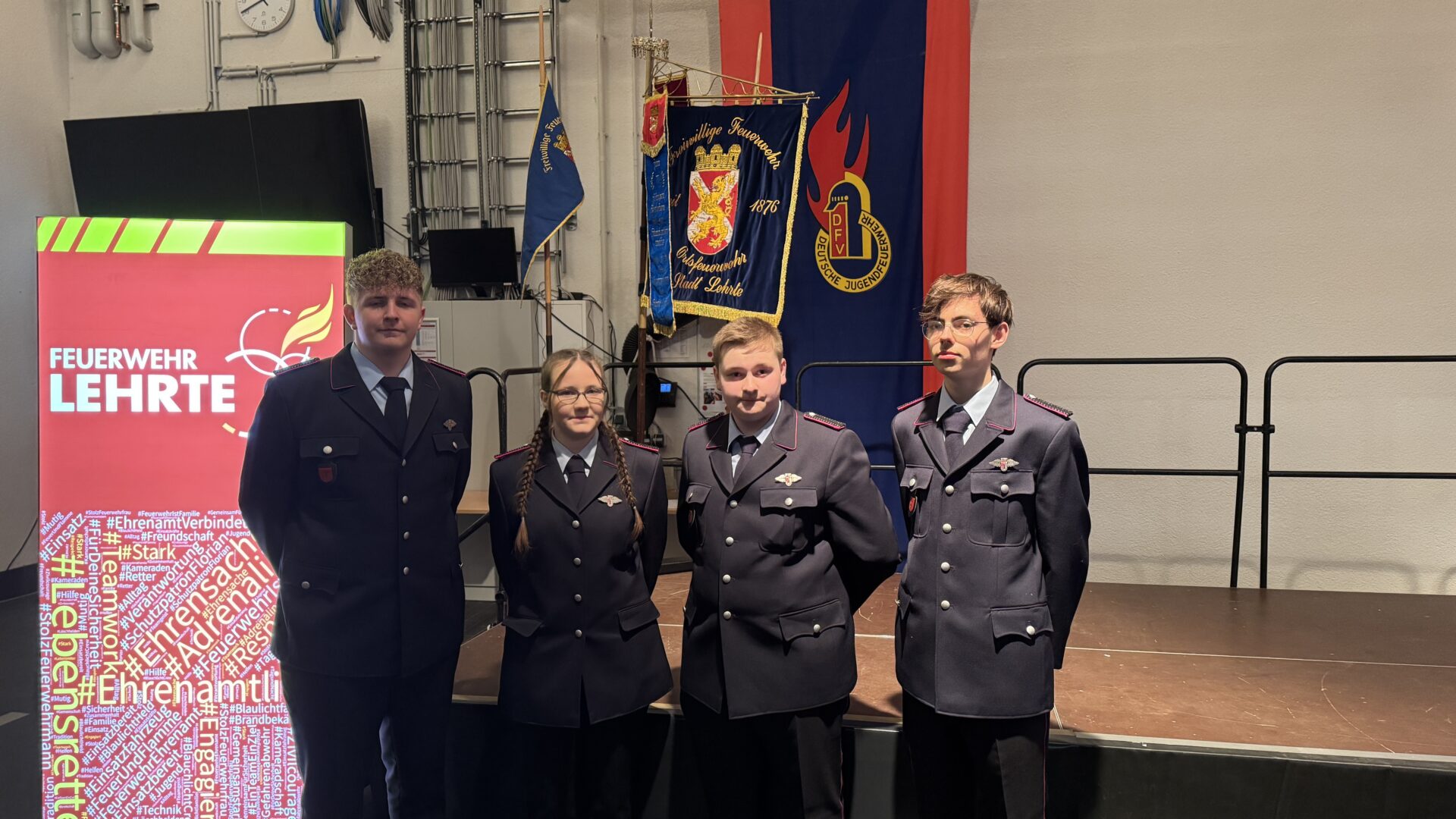 Feuerwehr Lehrte - 20261402 Uebergabe JF