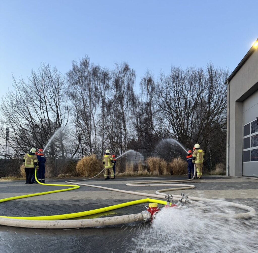 Feuerwehr Lehrte - Loeschangriff JF e1773581709687