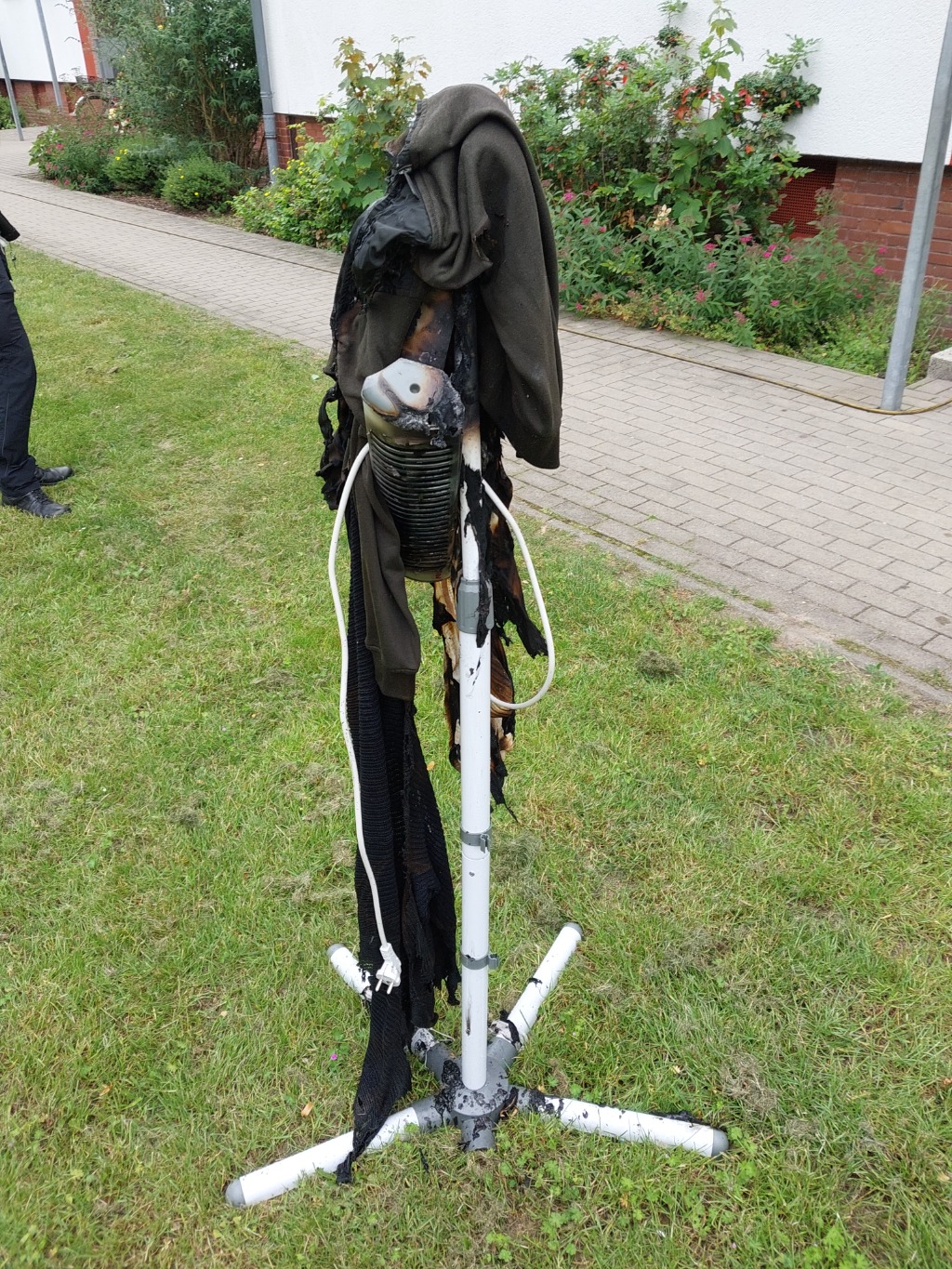 Feuerwehr Lehrte - 20260617 b1 lehrte zimmerbrand